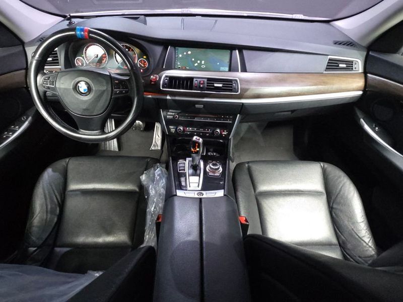 2013 BMW 5 Series GT 30d photo 7