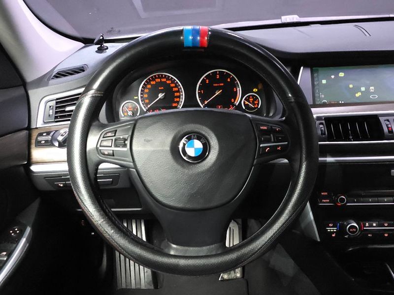 2013 BMW 5 Series GT 30d photo 13