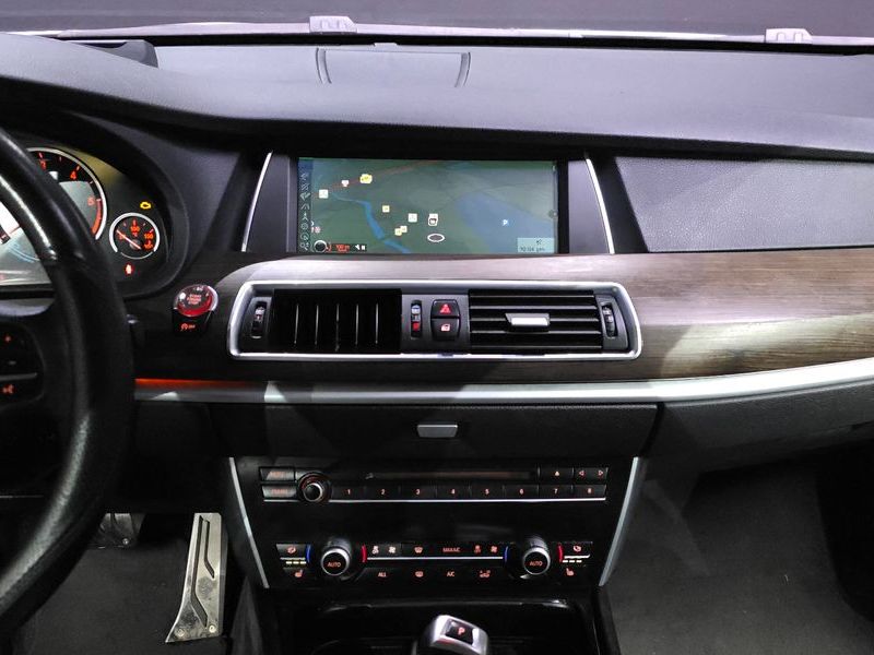 2013 BMW 5 Series GT 30d photo 14