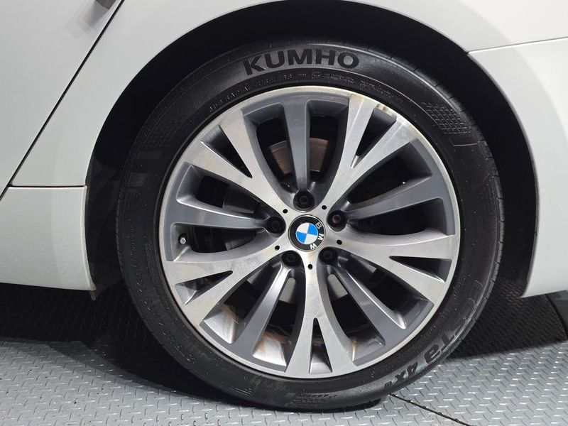 2013 BMW 5 Series GT 30d photo 21
