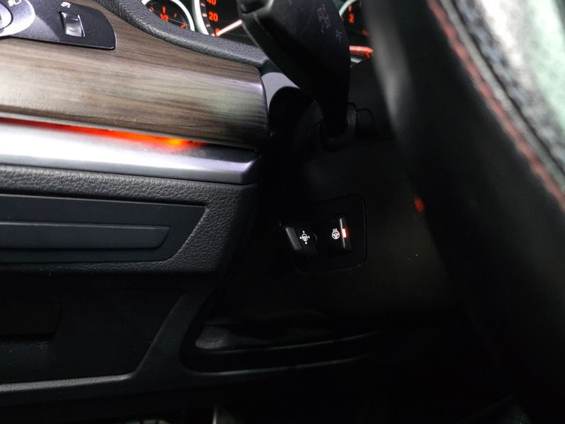 2013 BMW 5 Series GT 30d photo 28