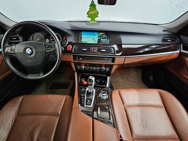 2013 BMW 5 Series 528i xDrive photo 7