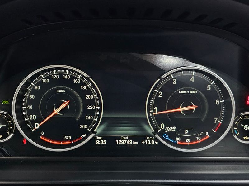 2013 BMW 5 Series 528i xDrive photo 8