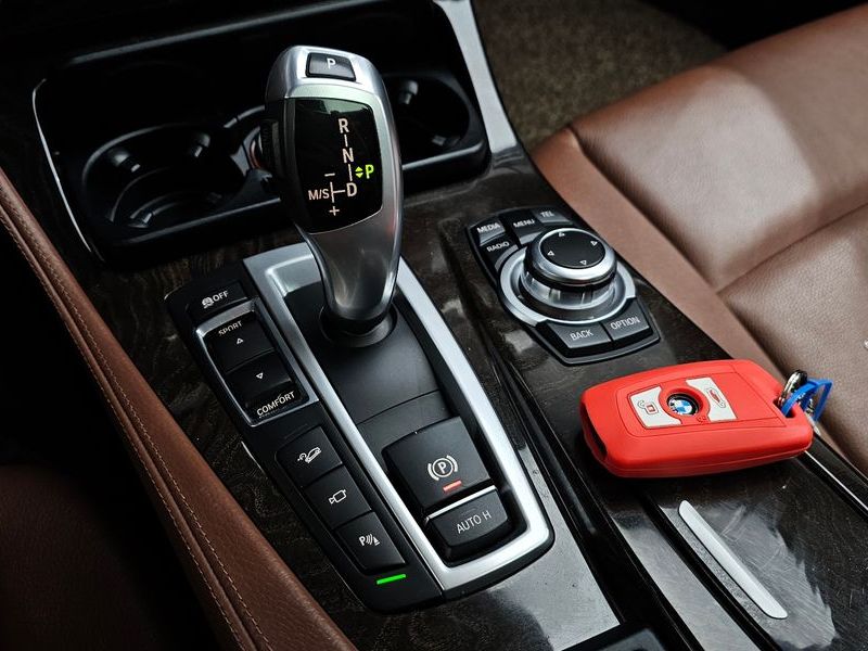 2013 BMW 5 Series 528i xDrive photo 9