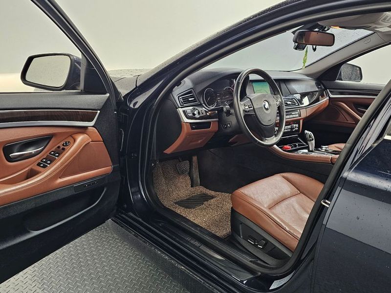 2013 BMW 5 Series 528i xDrive photo 10