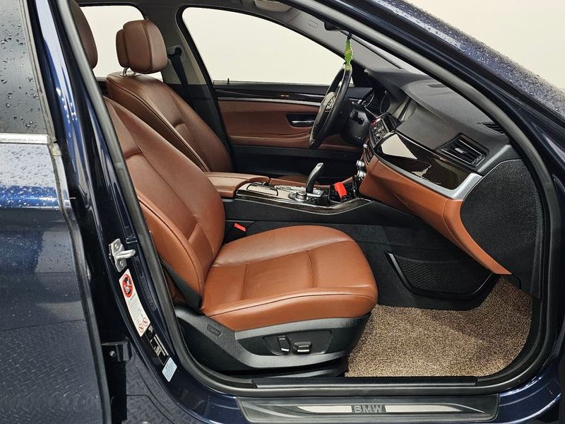 2013 BMW 5 Series 528i xDrive photo 11