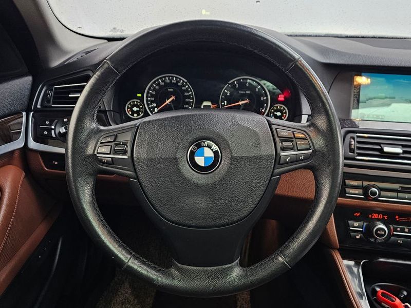 2013 BMW 5 Series 528i xDrive photo 12