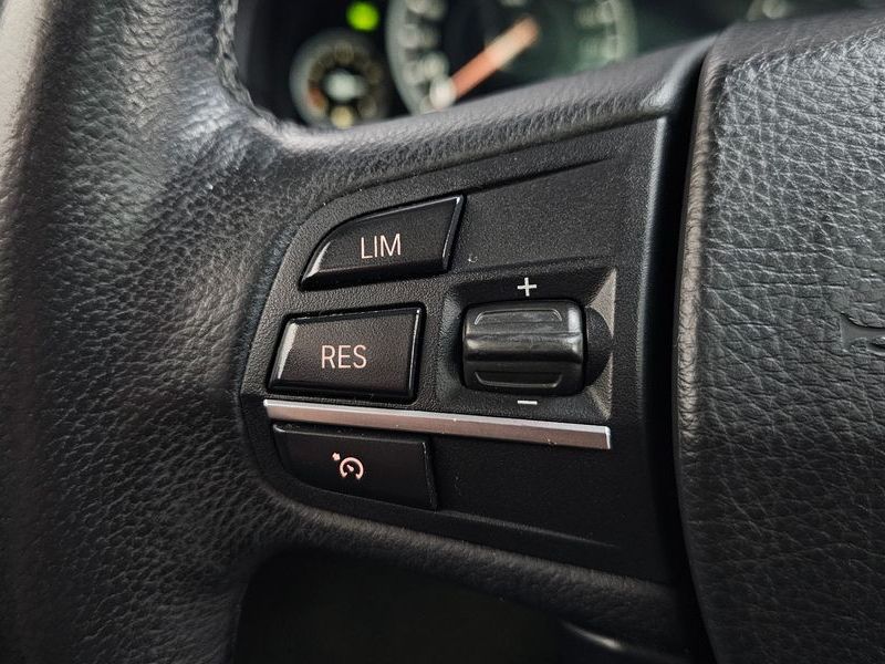 2013 BMW 5 Series 528i xDrive photo 13