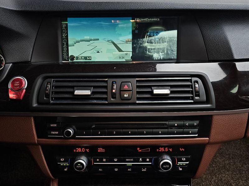 2013 BMW 5 Series 528i xDrive photo 14