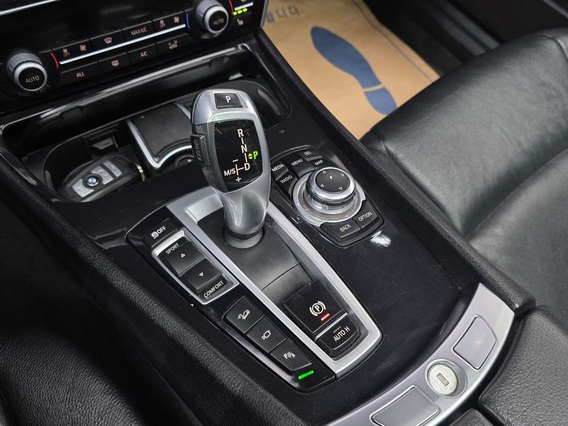 2013 BMW 5 Series GT 30d xDrive photo 9