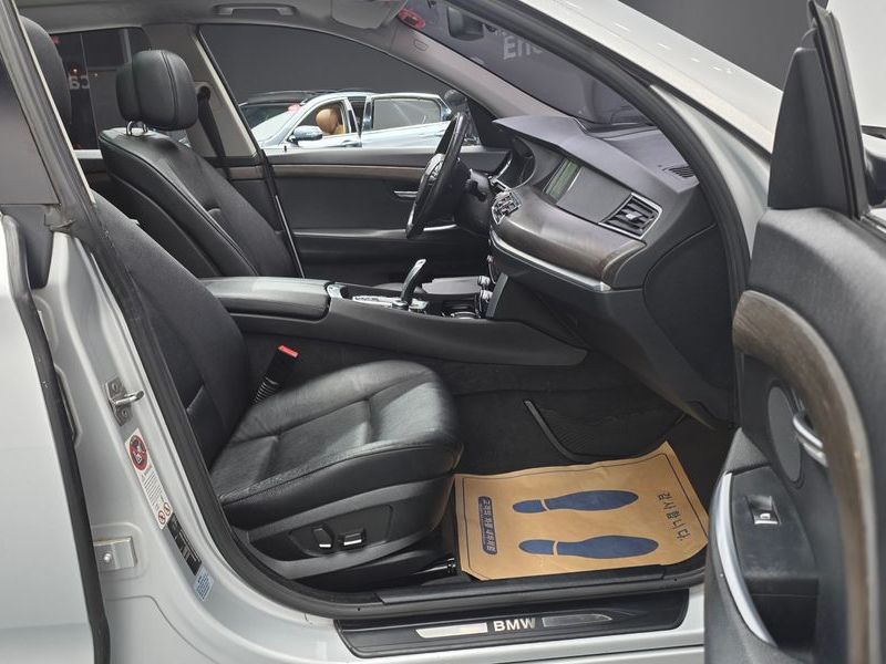 2013 BMW 5 Series GT 30d xDrive photo 10