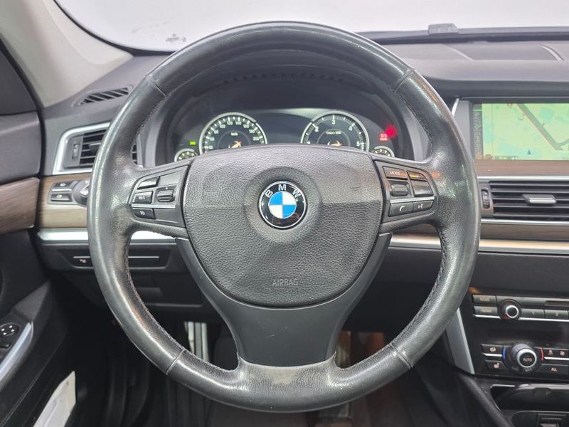2013 BMW 5 Series GT 30d xDrive photo 13