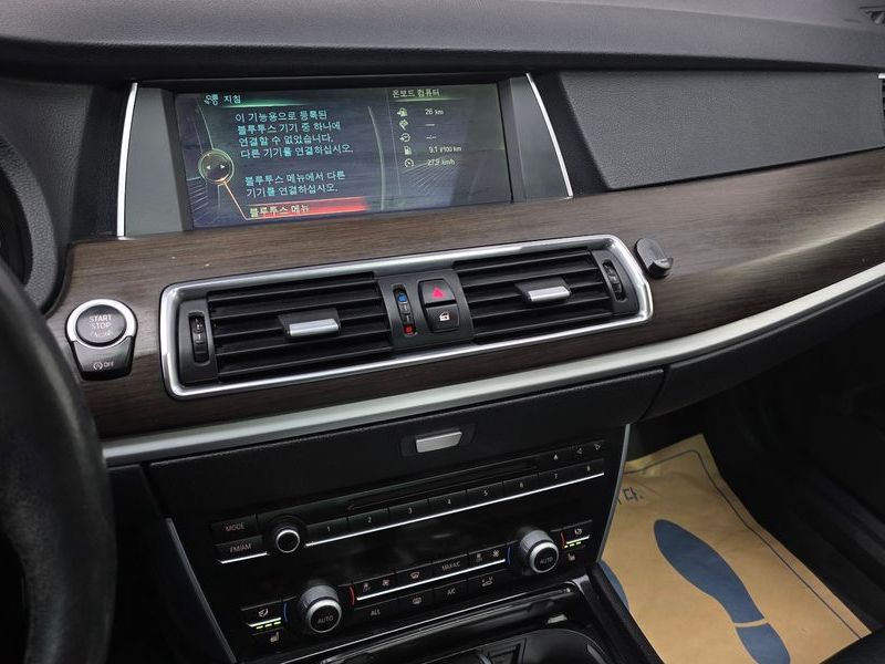 2013 BMW 5 Series GT 30d xDrive photo 14