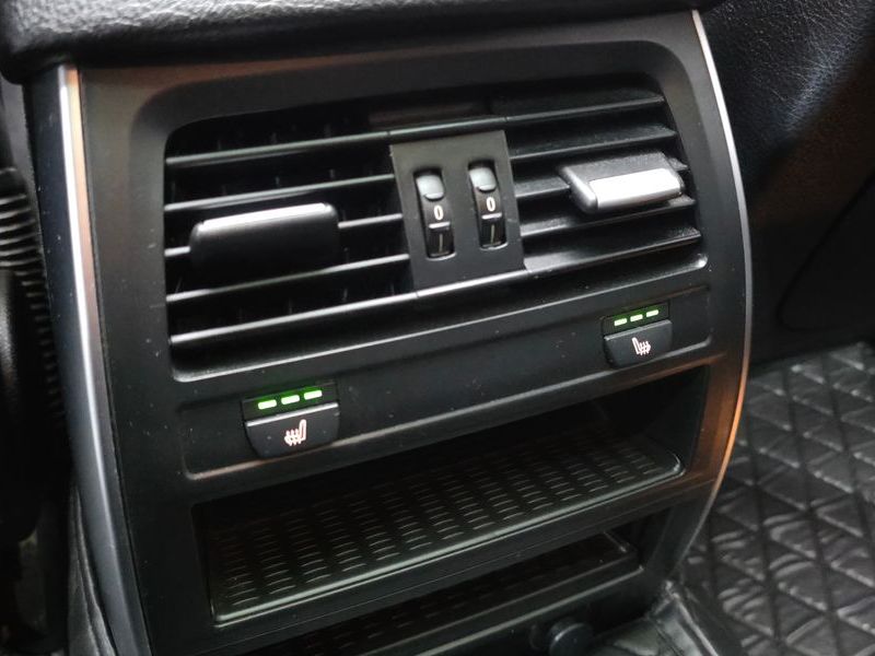 2013 BMW 5 Series GT 30d xDrive photo 18