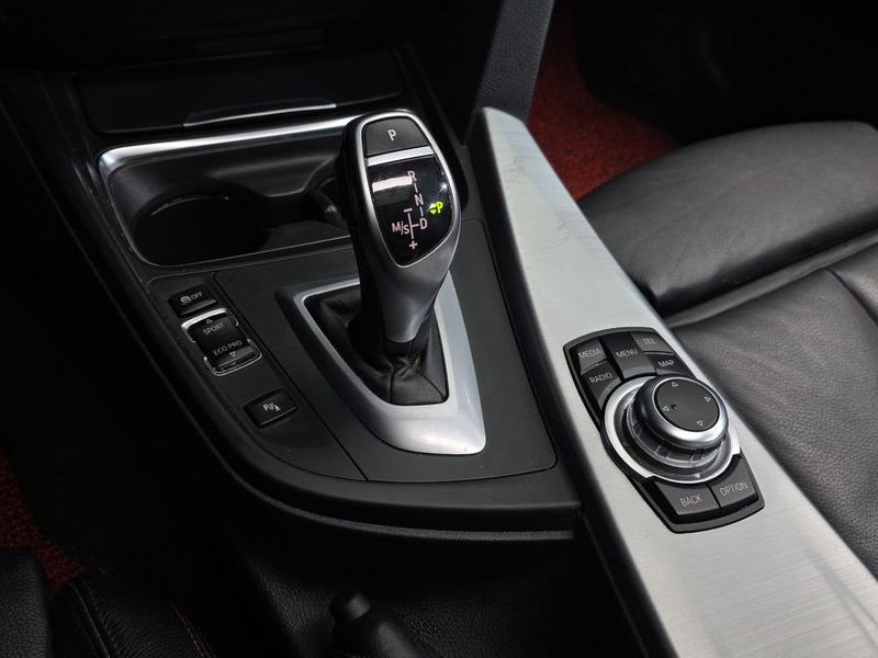2013 BMW 3 Series 320d Sport photo 9