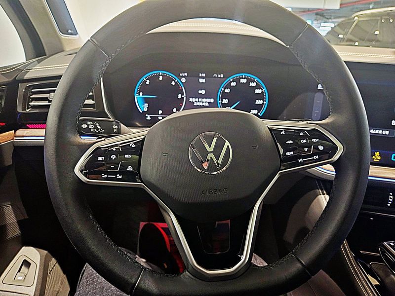 2024 Volkswagen Touareg 3.0 TDI Prestige photo 11