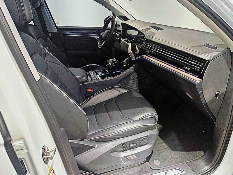 2024 Volkswagen Touareg 3.0 TDI Prestige photo 14
