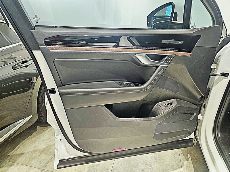 2024 Volkswagen Touareg 3.0 TDI Prestige photo 16