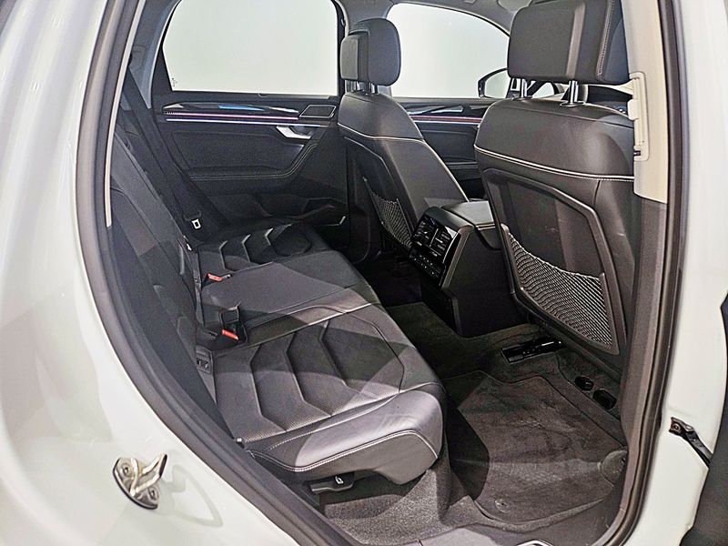 2024 Volkswagen Touareg 3.0 TDI Prestige photo 17