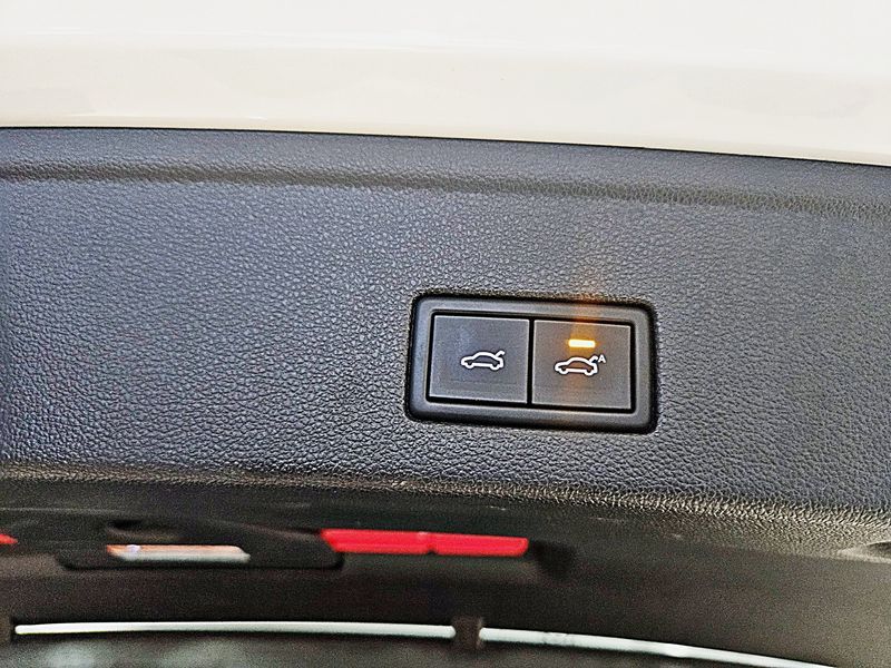 2024 Volkswagen Touareg 3.0 TDI Prestige photo 18