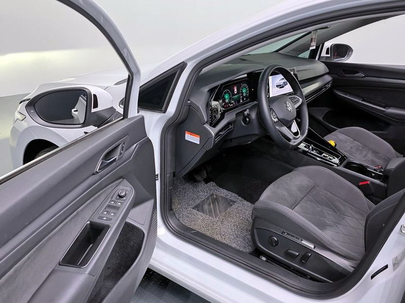 2024 Volkswagen Golf 2.0 TDI Prestige photo 10