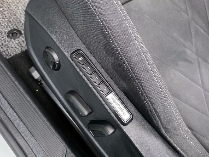 2024 Volkswagen Golf 2.0 TDI Prestige photo 29