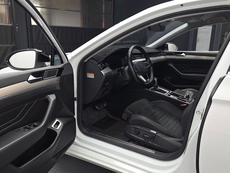 2022 Volkswagen Passat 2.0 TDI Premium photo 10