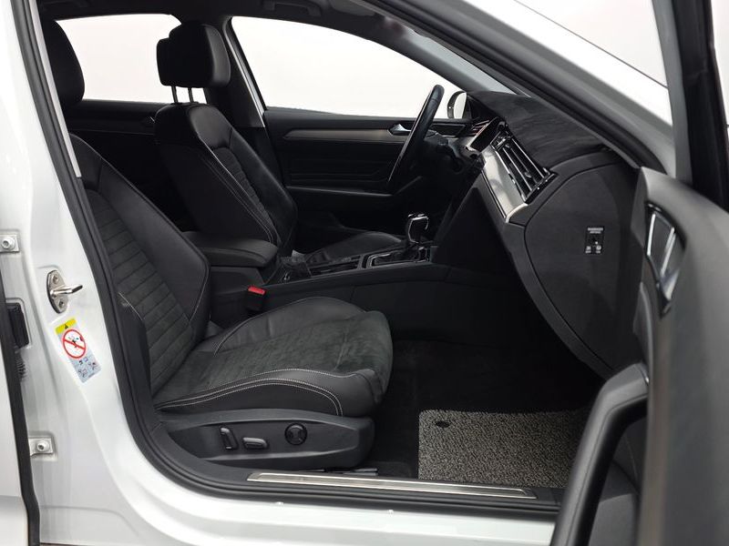 2022 Volkswagen Passat 2.0 TDI Premium photo 11