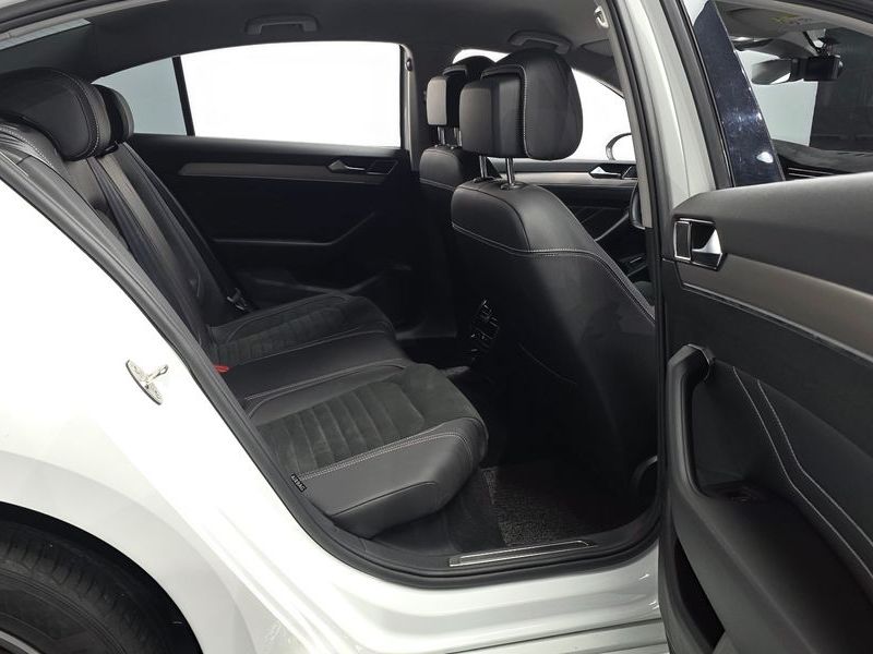 2022 Volkswagen Passat 2.0 TDI Premium photo 12