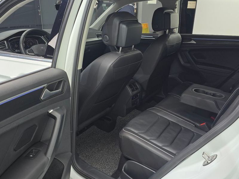 2023 Volkswagen Tiguan 2.0 TDI Premium photo 11
