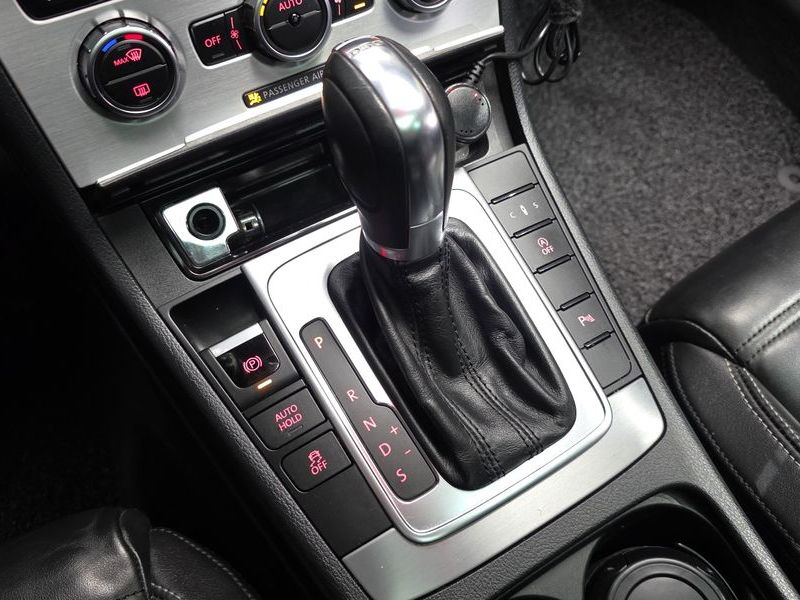 2013 Volkswagen New CC 2.0 TDI BlueMotion R-Line photo 9