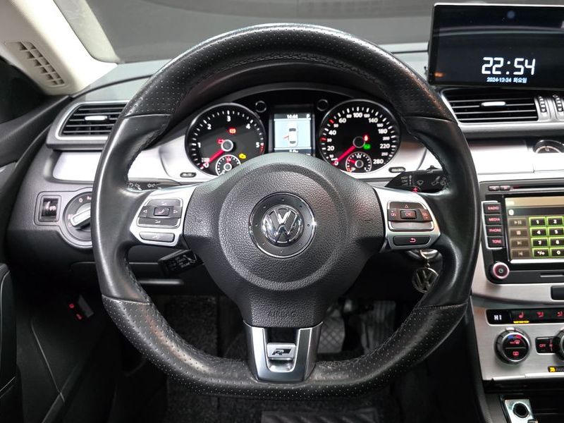 2013 Volkswagen New CC 2.0 TDI BlueMotion R-Line photo 13