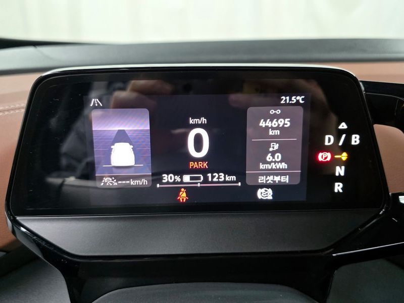 2023 Volkswagen ID.4 Pro photo 8