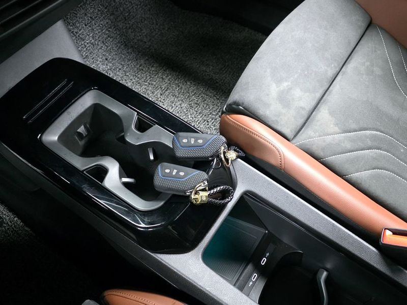 2023 Volkswagen ID.4 Pro photo 9