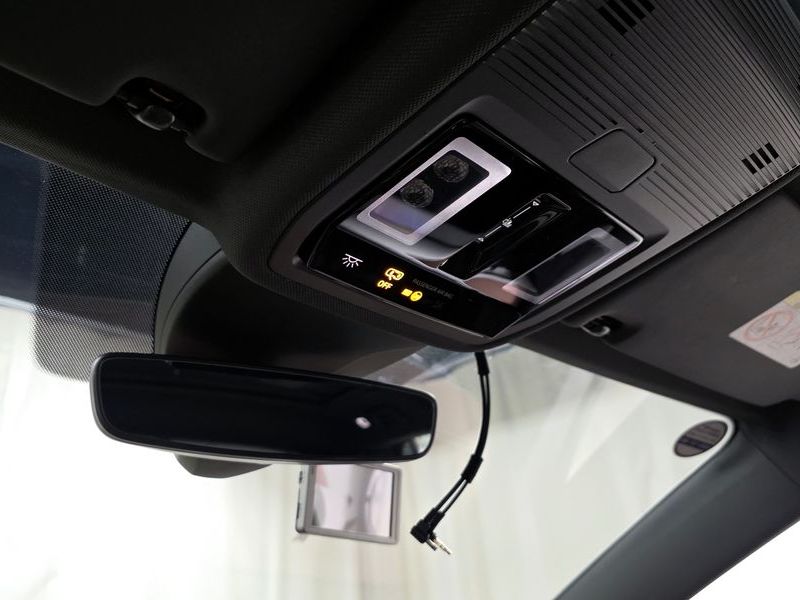 2023 Volkswagen ID.4 Pro photo 17
