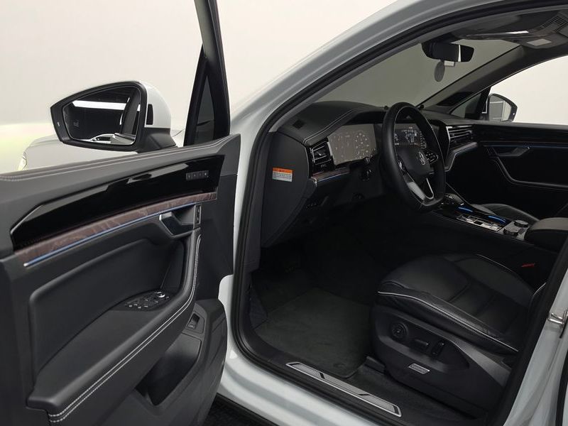 2024 Volkswagen Touareg 3.0 TDI Prestige photo 10