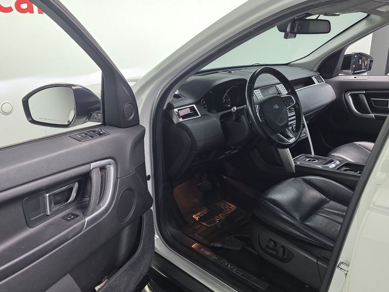 2016 Land Rover Discovery Sport 2.0 TD4 SE photo 11
