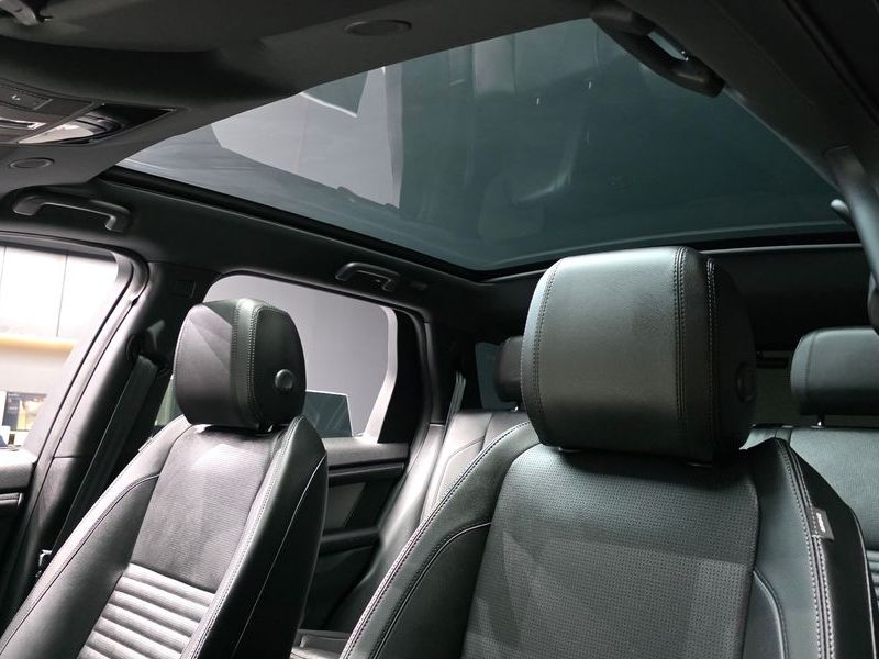 2025 Land Rover Discovery Sport P250 Dynamic SE photo 18
