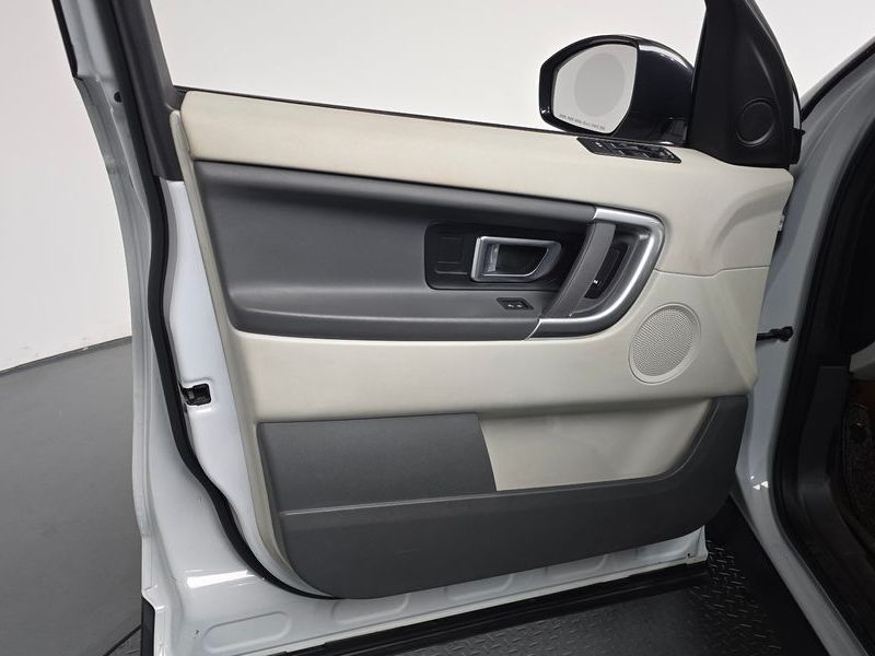 2017 Land Rover Discovery Sport 2.0 TD4 SE (150PS) photo 24