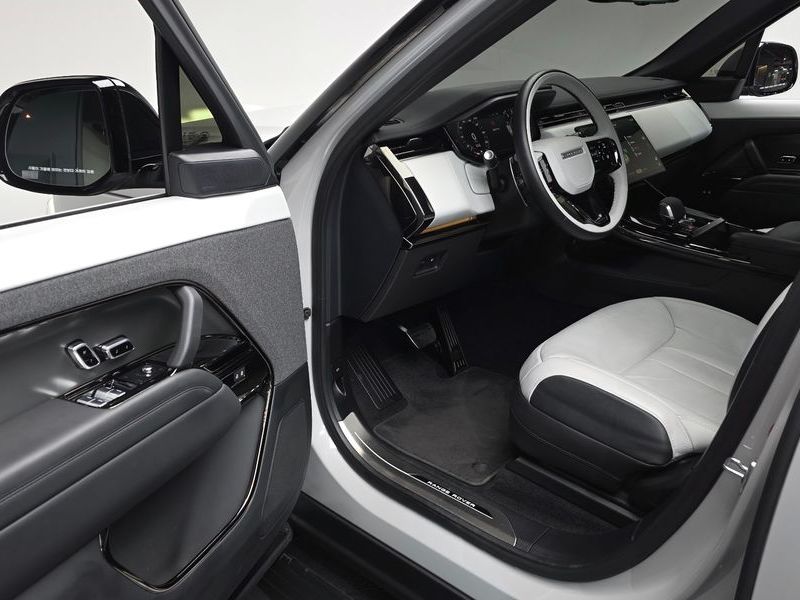 2025 Land Rover Range Rover Sport P550E Dynamic HSE photo 10