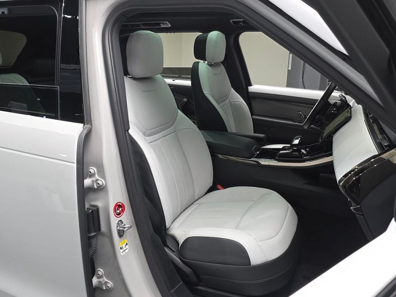 2025 Land Rover Range Rover Sport P550E Dynamic HSE photo 12