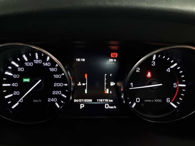 2016 Land Rover Discovery Sport 2.0 TD4 HSE Luxury photo 8