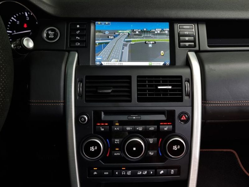 2016 Land Rover Discovery Sport 2.0 TD4 HSE Luxury photo 14