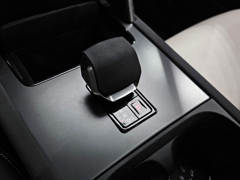 2025 Land Rover Discovery Sport P250 Dynamic SE photo 9