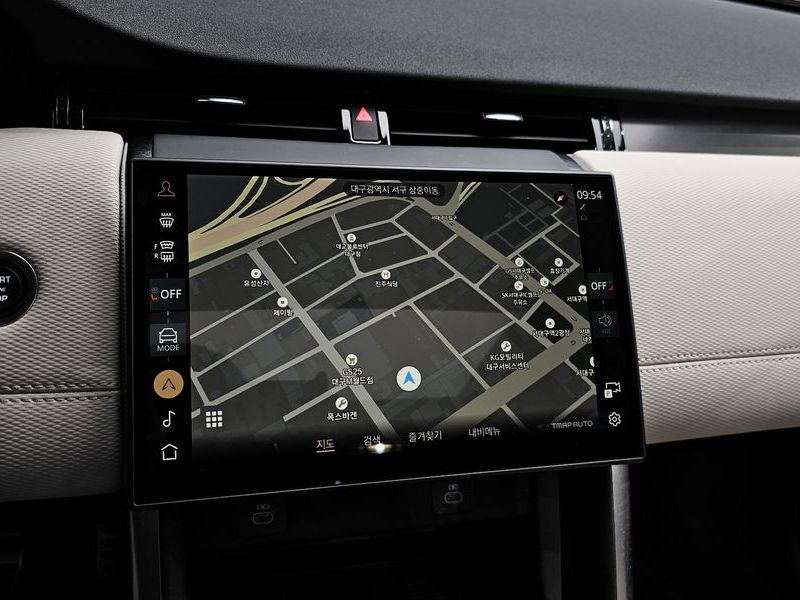 2025 Land Rover Discovery Sport P250 Dynamic SE photo 12