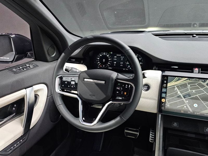 2025 Land Rover Discovery Sport P250 Dynamic SE photo 14