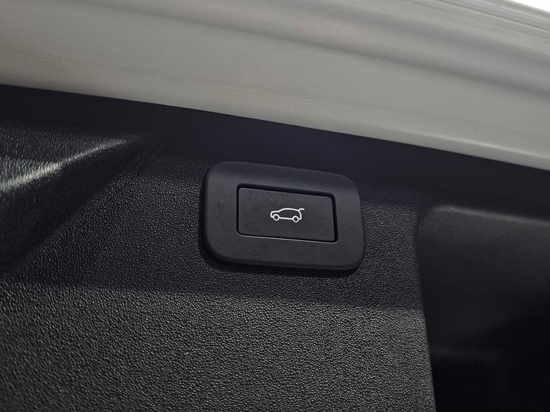2025 Land Rover Discovery Sport P250 Dynamic SE photo 18
