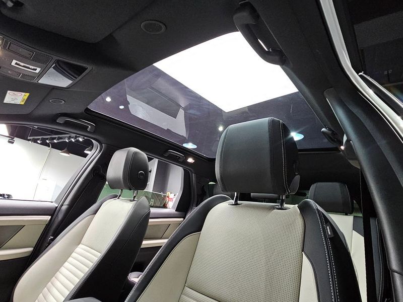 2025 Land Rover Discovery Sport P250 Dynamic SE photo 19