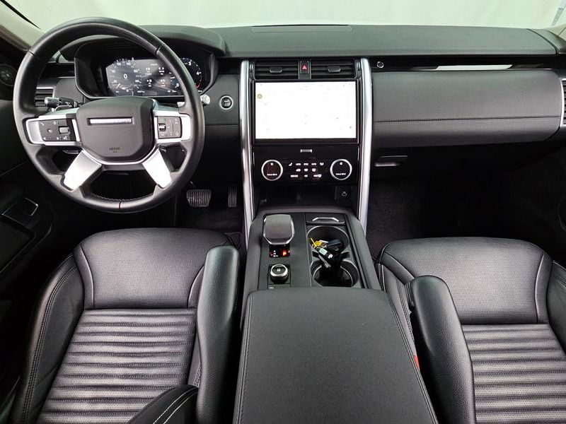 2022 Land Rover Discovery D250 S photo 7