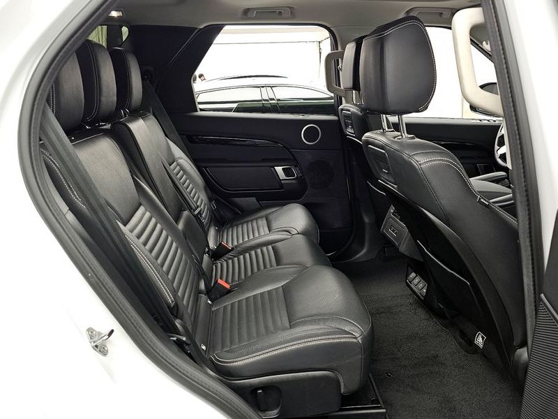 2022 Land Rover Discovery D250 S photo 12